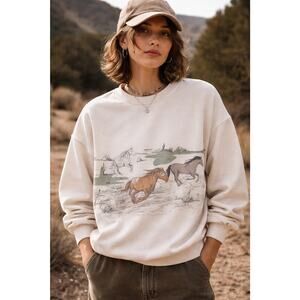 Horse Nature Scene Graphic Sweatshirt Cream Crew Neck Large Ranch Equestrian